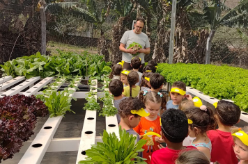 CRIANÇAS DA CRECHE ZÉ BARRINHA VISITAM HORTA HIDROPÔNICA EM ÁGUAS DA PRATA