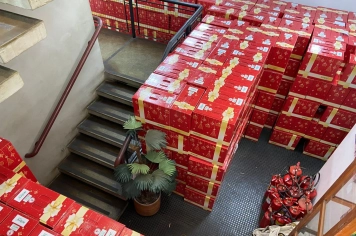 PREFEITURA REALIZA ENTREGA DE CESTAS DE NATAL A SERVIDORES MUNICIPAIS