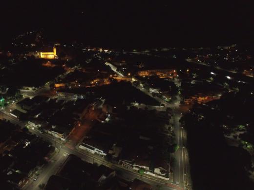 ILUMINAÇÃO DE LED CHEGA AO NOVA PRATA E TRABALHO SEGUE ACELERADO
