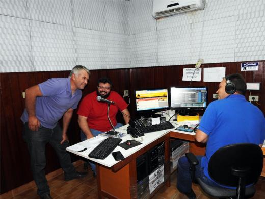 PREFEITO FAZ BALANÇO DOS DOIS ANOS E MEIO DE GOVERNO NA RÁDIO PRATA