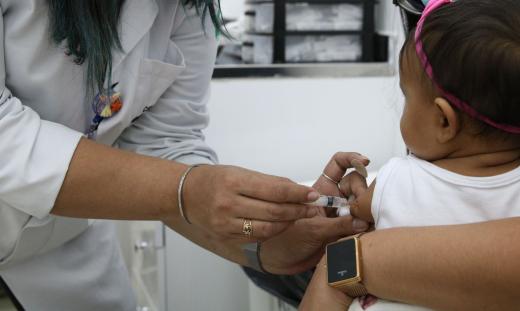 ÁGUAS DA PRATA SUPERA A META DE VACINAÇÃO PARA CRIANÇAS ATÉ UM ANO, MAS DOSES DA FEBRE AMARELA AINDA ESTÃO DISPONÍVEIS