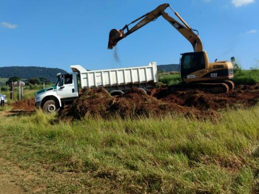 COM ESTIAGEM, REFORMA NO CAMPO DA FONTE PLATINA É RETOMADA