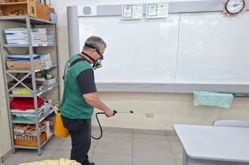 ESCOLAS DA REDE MUNICIPAL DE ENSINO RECEBEM DEDETIZAÇÃO PARA A VOLTA ÀS AULAS