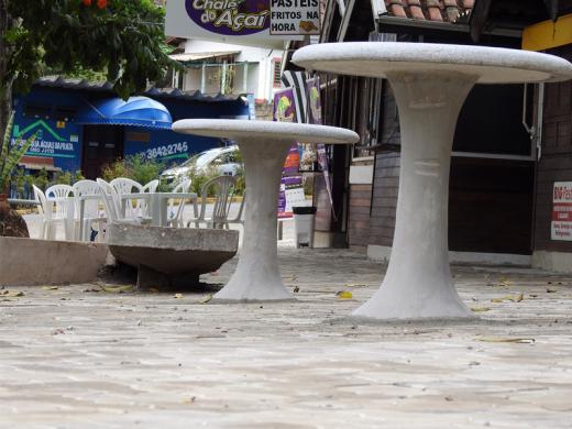 REFORMA NO CALÇADÃO DO BALNEÁRIO JÁ COMEÇA A MUDAR O VISUAL DO LUGAR
