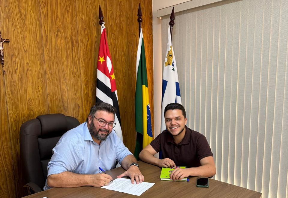 PREFEITO E DIRETOR DE TURISMO ASSINAM OFÍCIO ENCAMINHADO À VLI PELAS QUATRO CIDADES QUE PLEITEIAM O TREM TURÍSTICO REGIONAL