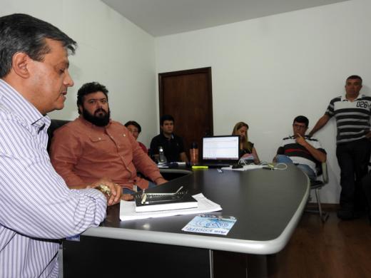 PREFEITO FAZ REUNIÃO COM SECRETARIADO E PEDE CONTENÇÃO DE GASTOS