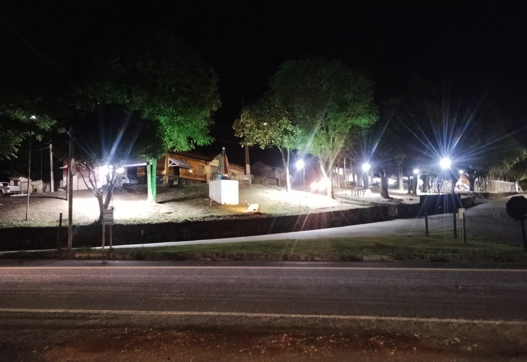 AGORA SIM: PRAÇA DO MARCO DIVISÓRIO RECEBE ILUMINAÇÃO