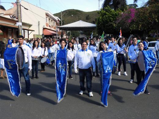 FANFARRA FÁBIO DEZENA MONEDA FOI UM DOS DESTAQUES DO DESFILE