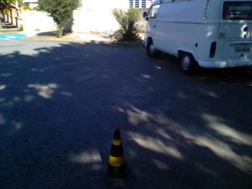 GENTE QUE FAZ... JARDINEIRO COLABORA COM A LIMPEZA DA CIDADE