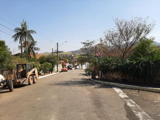 Instalação da placa de sinalização R-3 \